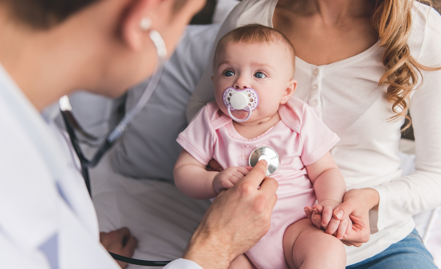 Quelle eau pour un bébé ayant un RGO ?