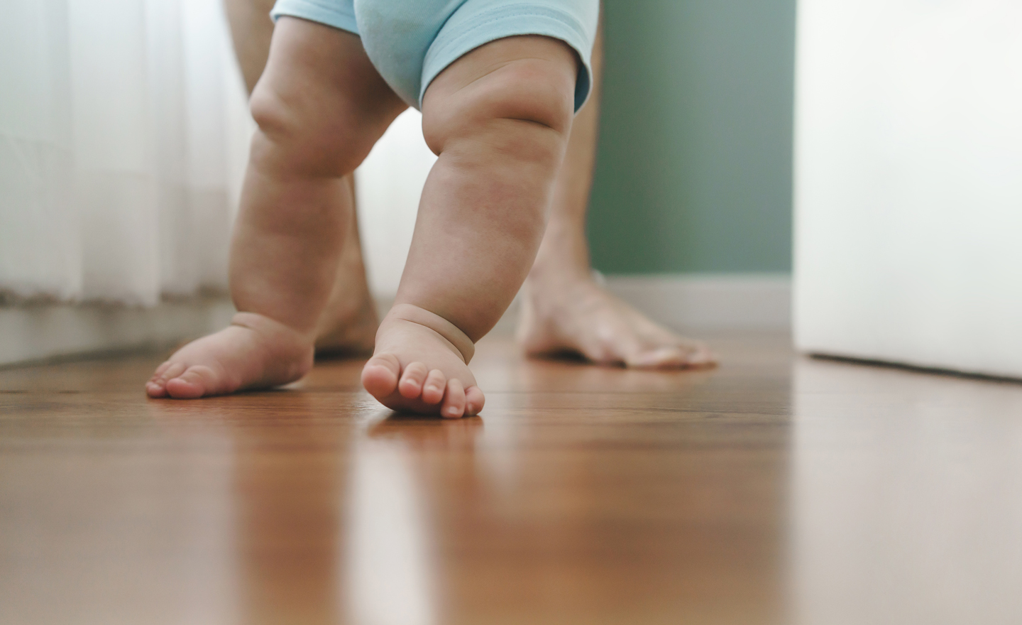 Premiers pas de Bébé : en route pour la marche !